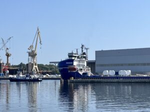 Read more about the article Baltic Power. Miliony płyną na Bornholm zamiast do portu w Świnoujściu.