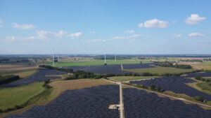 Read more about the article Wystartowała jedna z największych i najbardziej unikalnych farm PV w Polsce